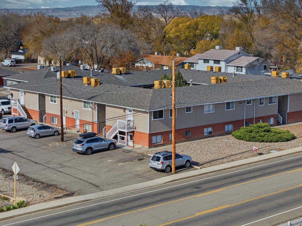 1074 Cedar Way - Photo 4 of 39