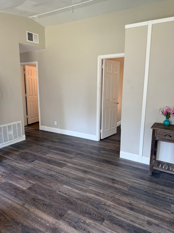 5006 Delbrook Ave - Photo 7 of 46