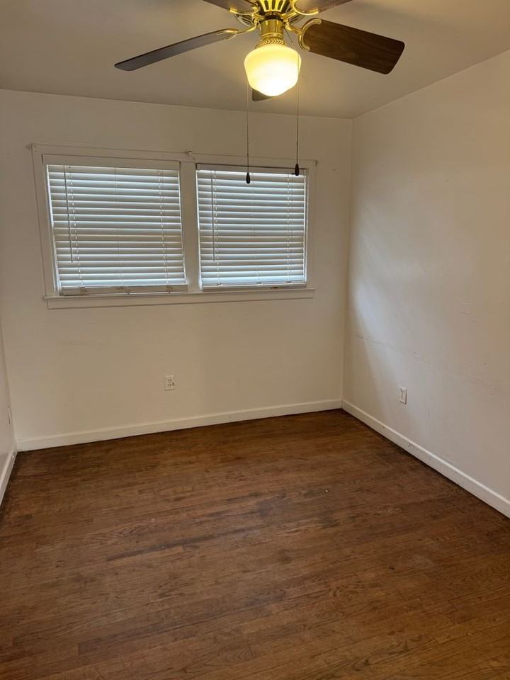2514 43rd St - Photo 3 of 8