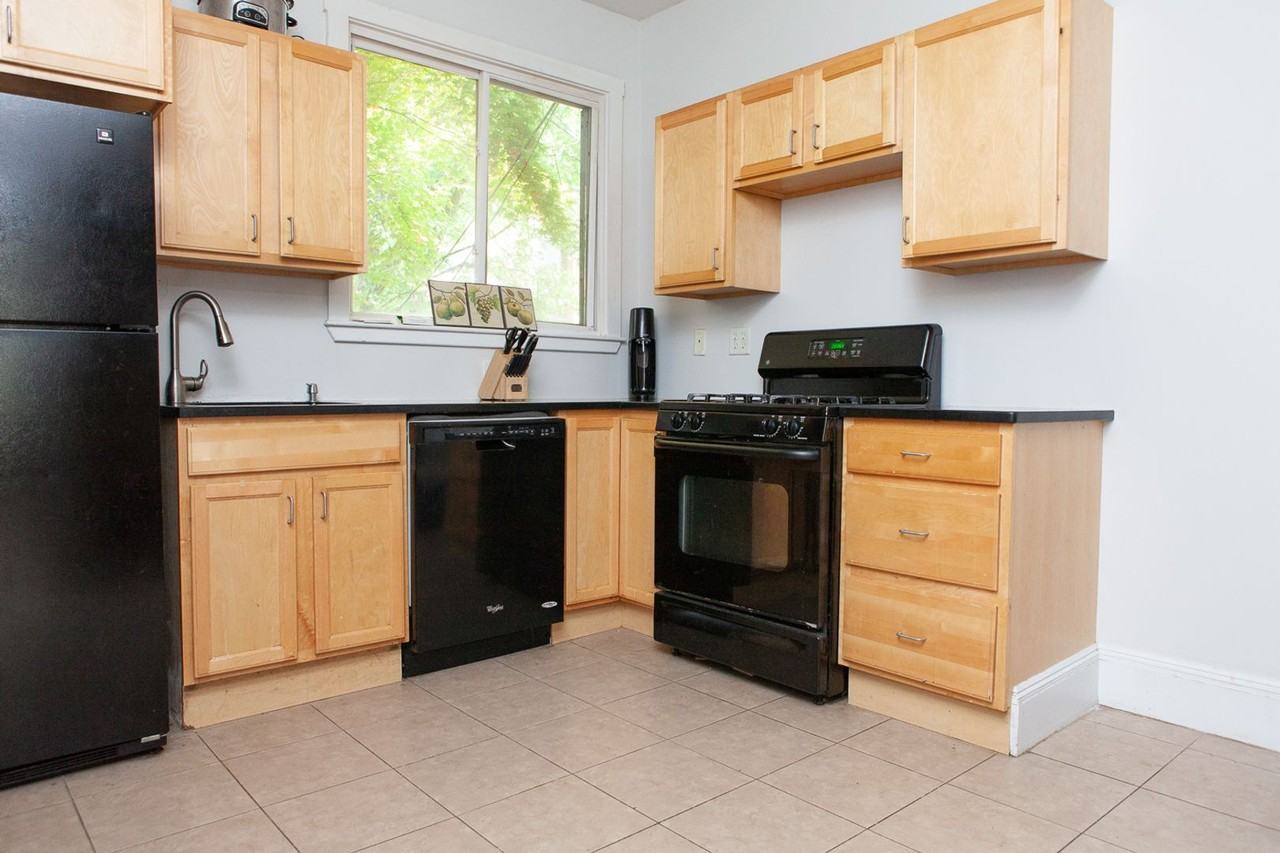 1744 Commonwealth Ave - Photo 4 of 14