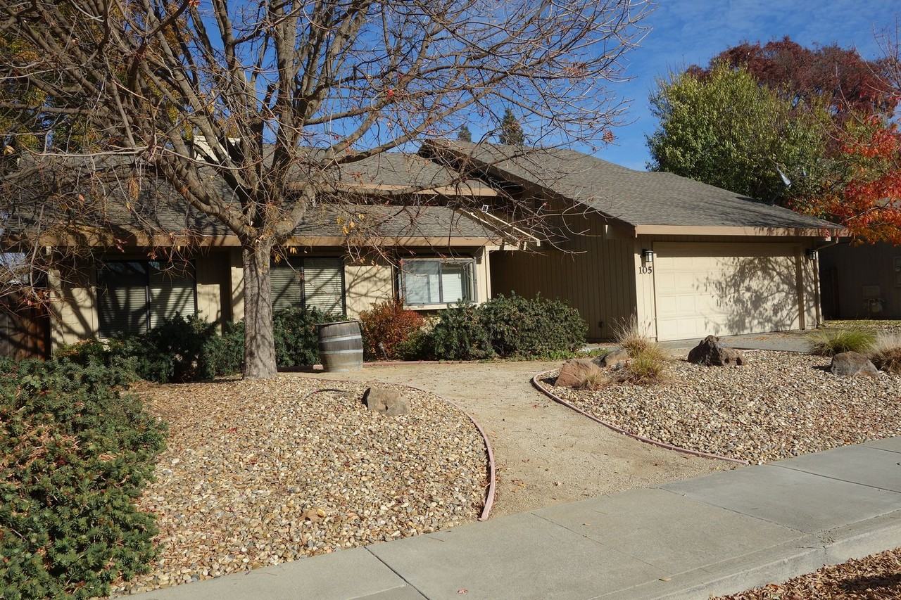 105 Almond Dr - Photo 2 of 34