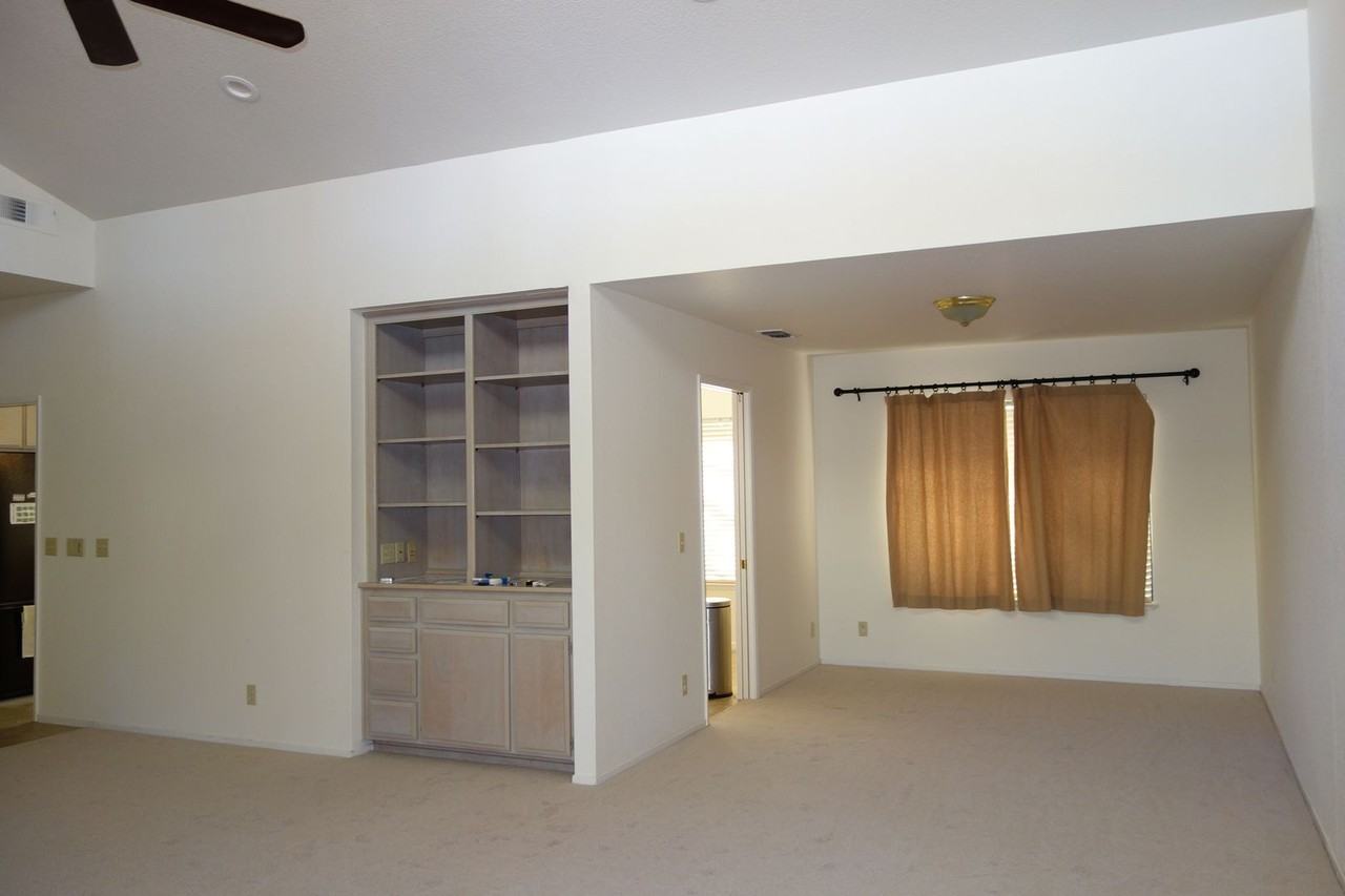 105 Almond Dr - Photo 6 of 34