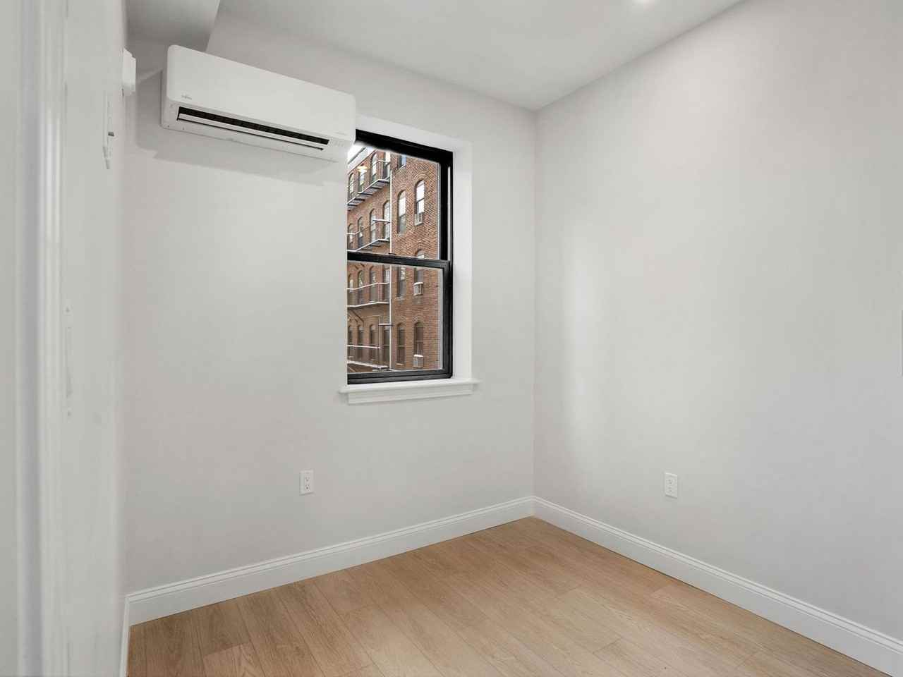 176 Salem St - Photo 6 of 16