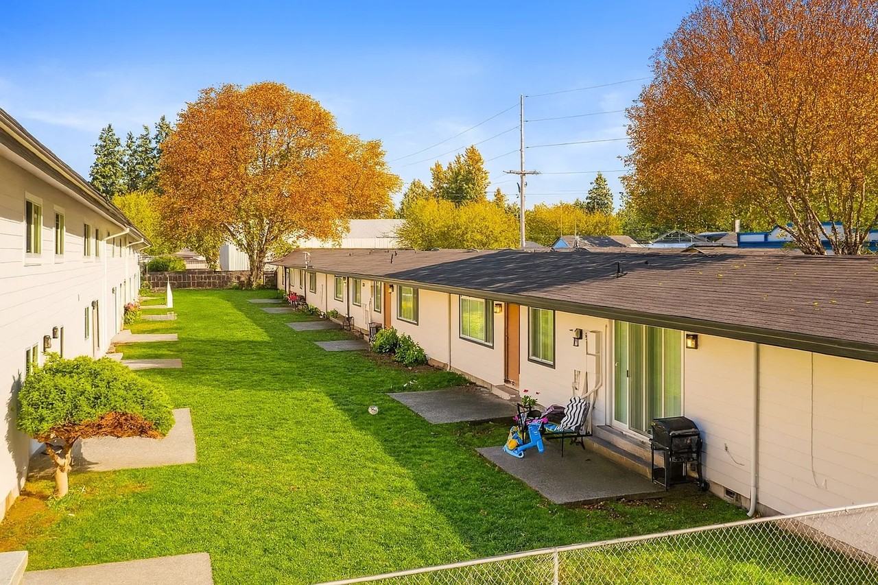 Kenwood Heights Apartments: Comfortable 1 & 2 Bedroom Living in Lakewood, WA - Photo 2 of 10