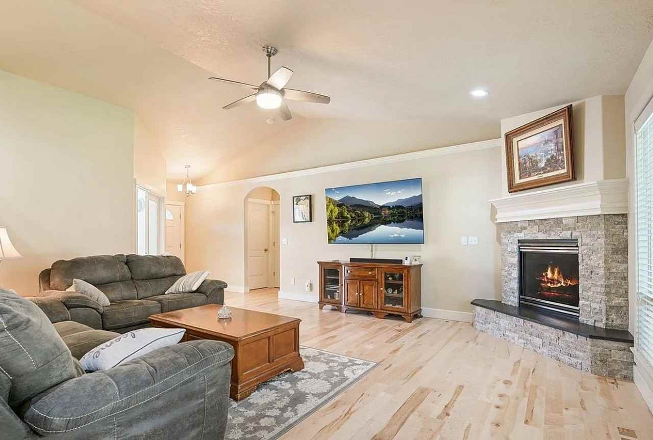 4109 N Breeze Creek Way - Photo 6 of 15