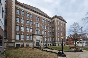 featured image of 835 Van Buren St