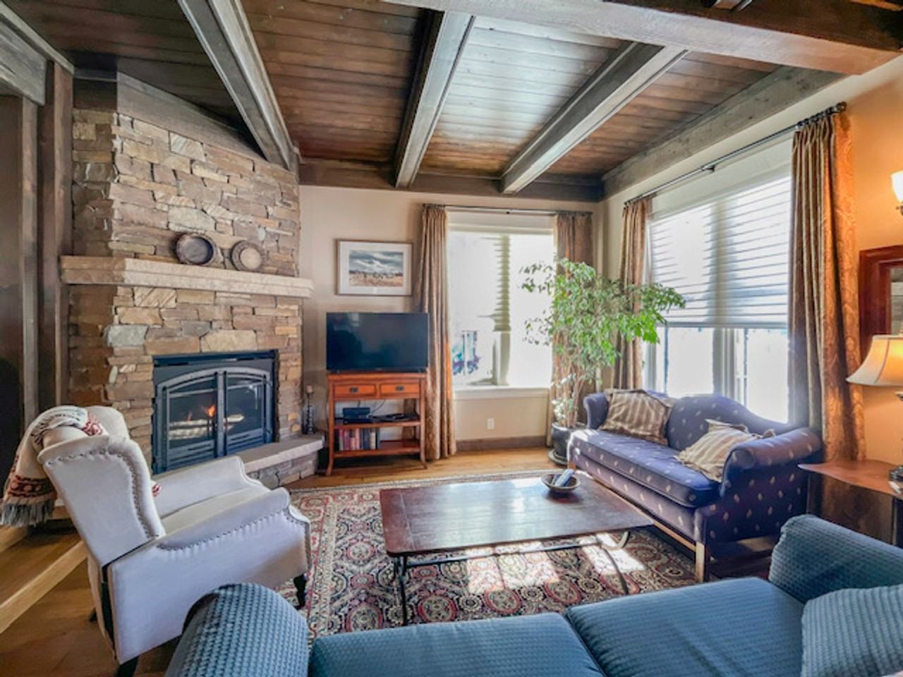 100 N Harris St - Photo 2 of 28