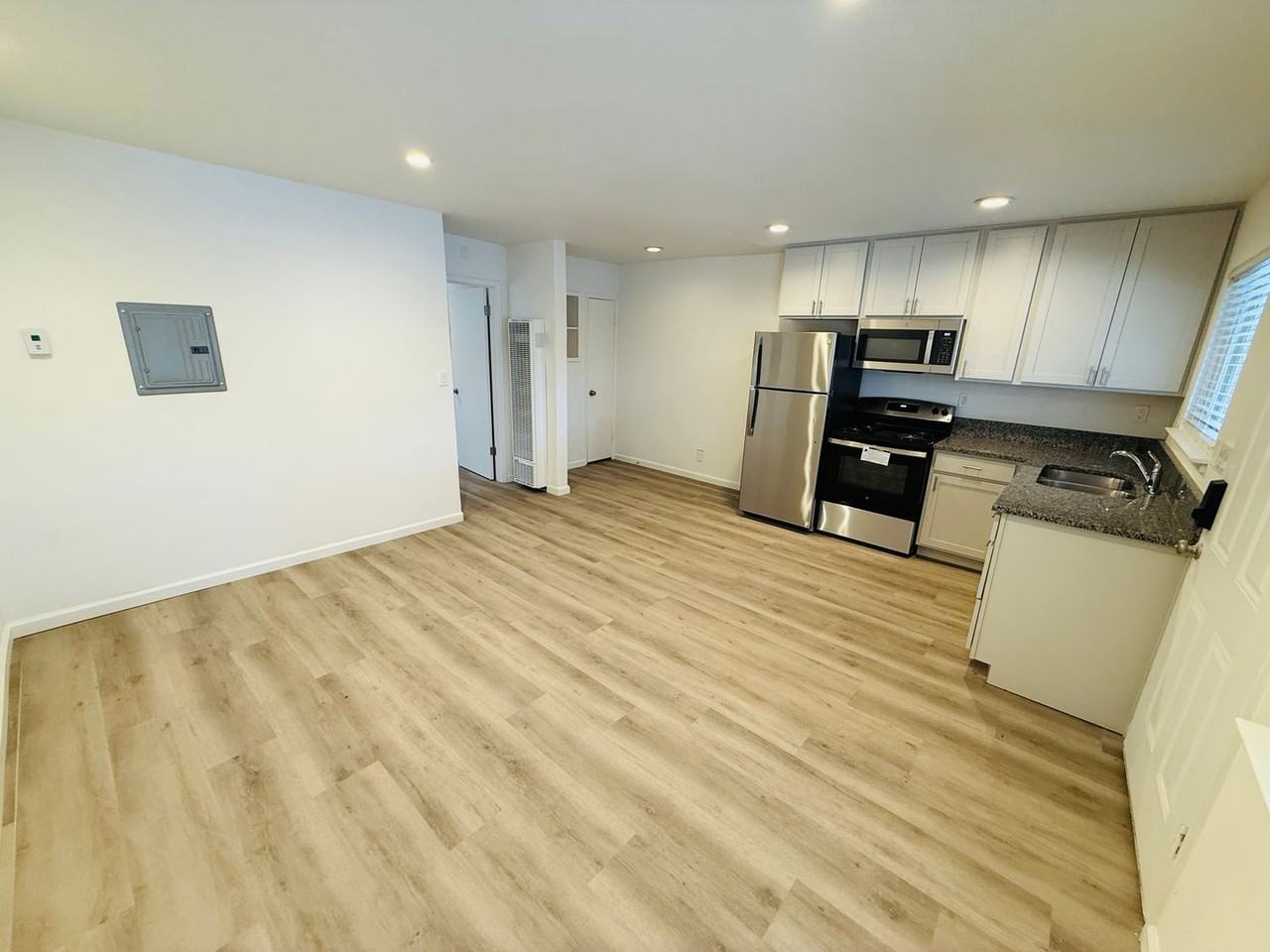 946 Modesto Ave #2 - Photo 3 of 16