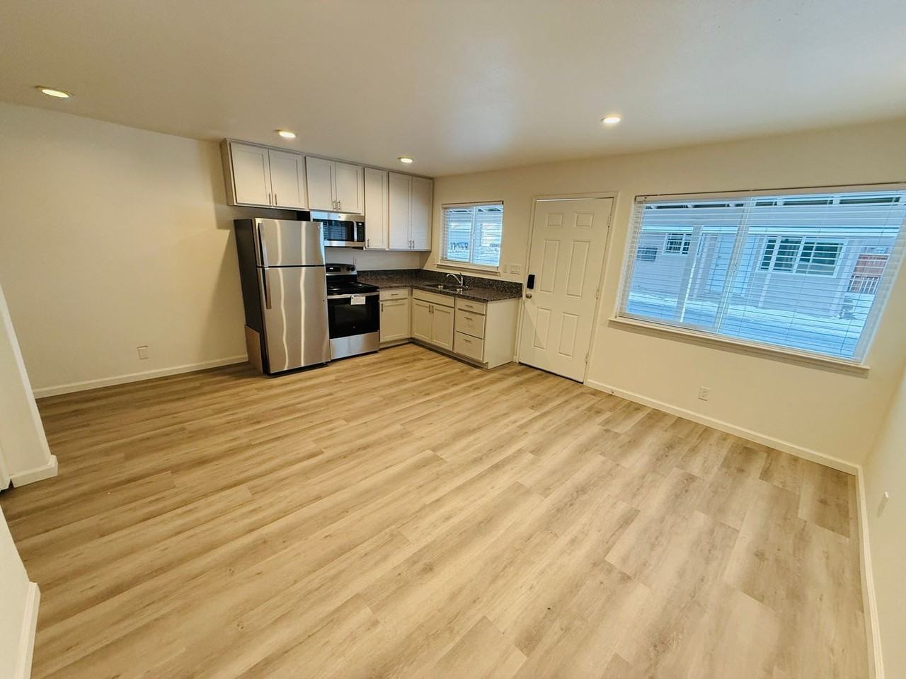 946 Modesto Ave #2 - Photo 4 of 16