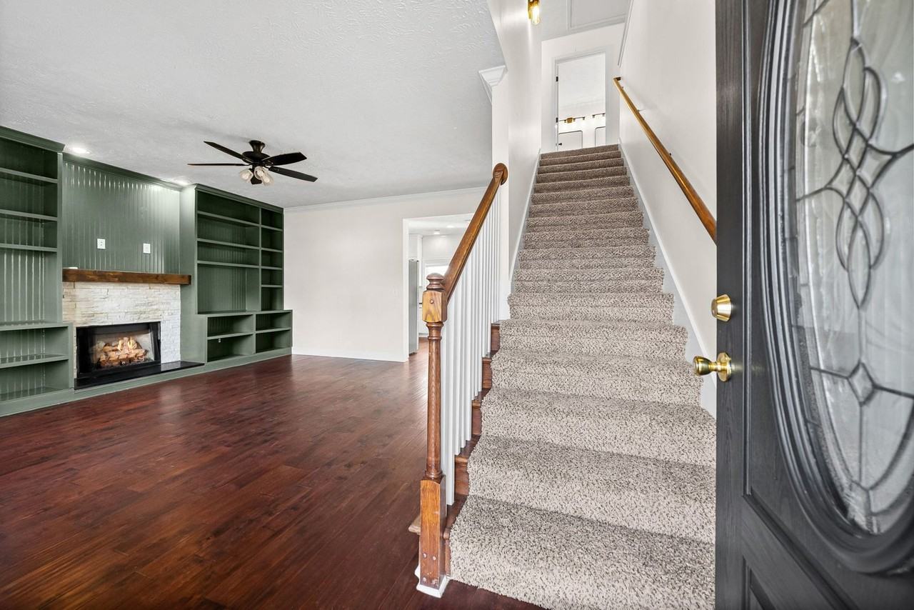 1215 Snowball Ln - Photo 4 of 34