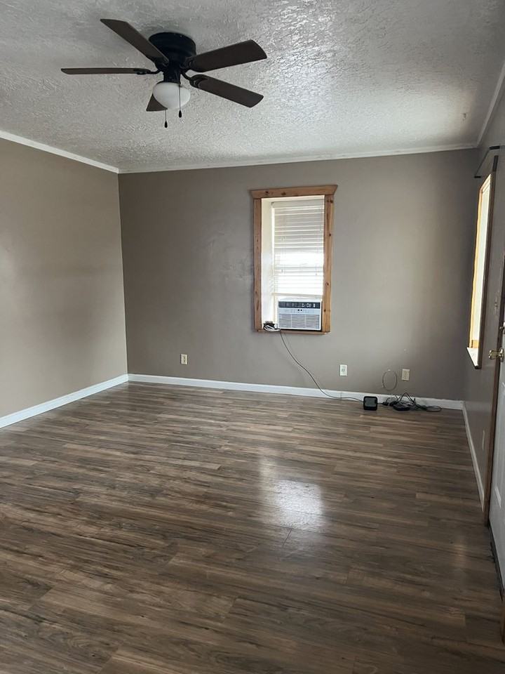 216 7th Ave W - Photo 3 of 12