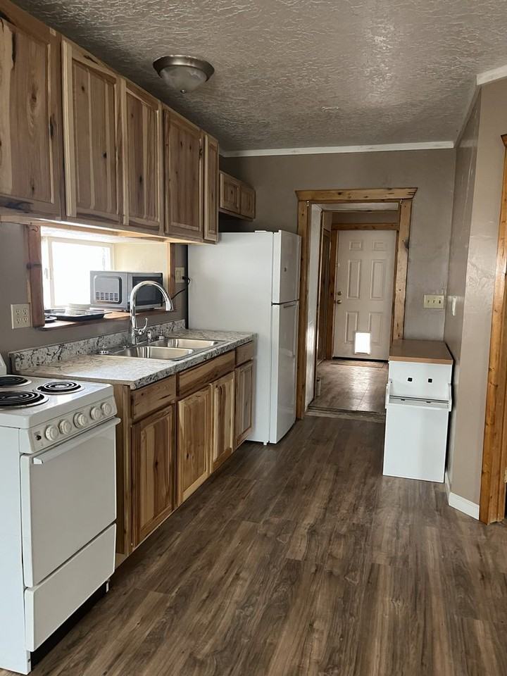 216 7th Ave W - Photo 5 of 12