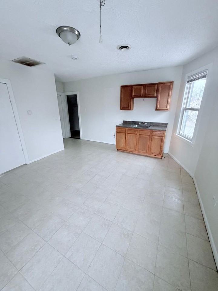 4004 Storer Ave - Photo 3 of 17