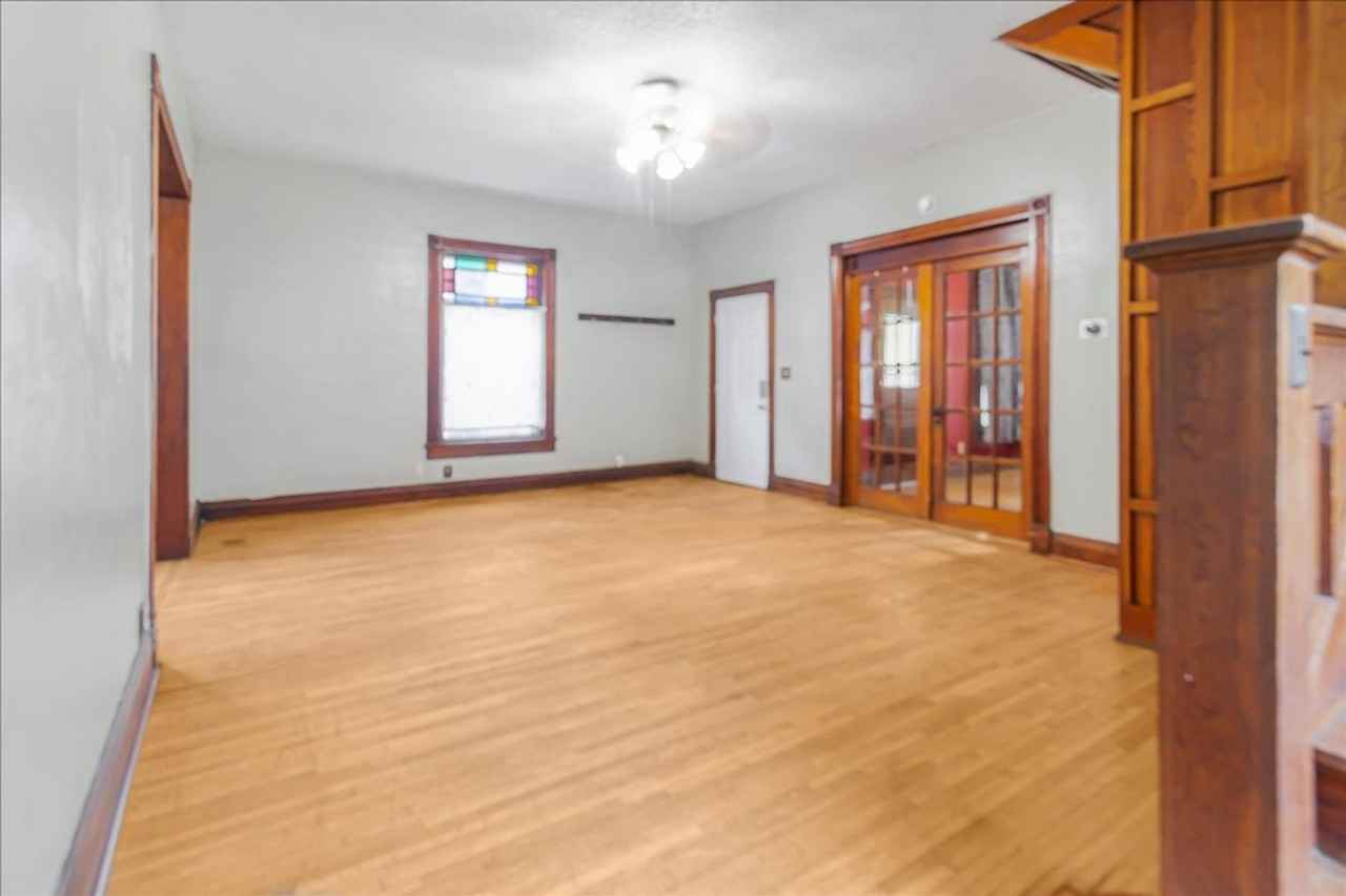 411 N College Ave - Photo 4 of 23