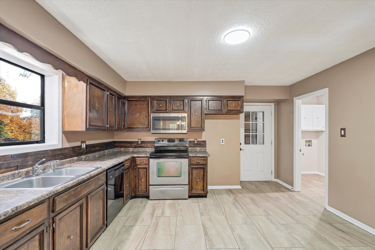 3113 Candlewood Dr - Photo 7 of 17