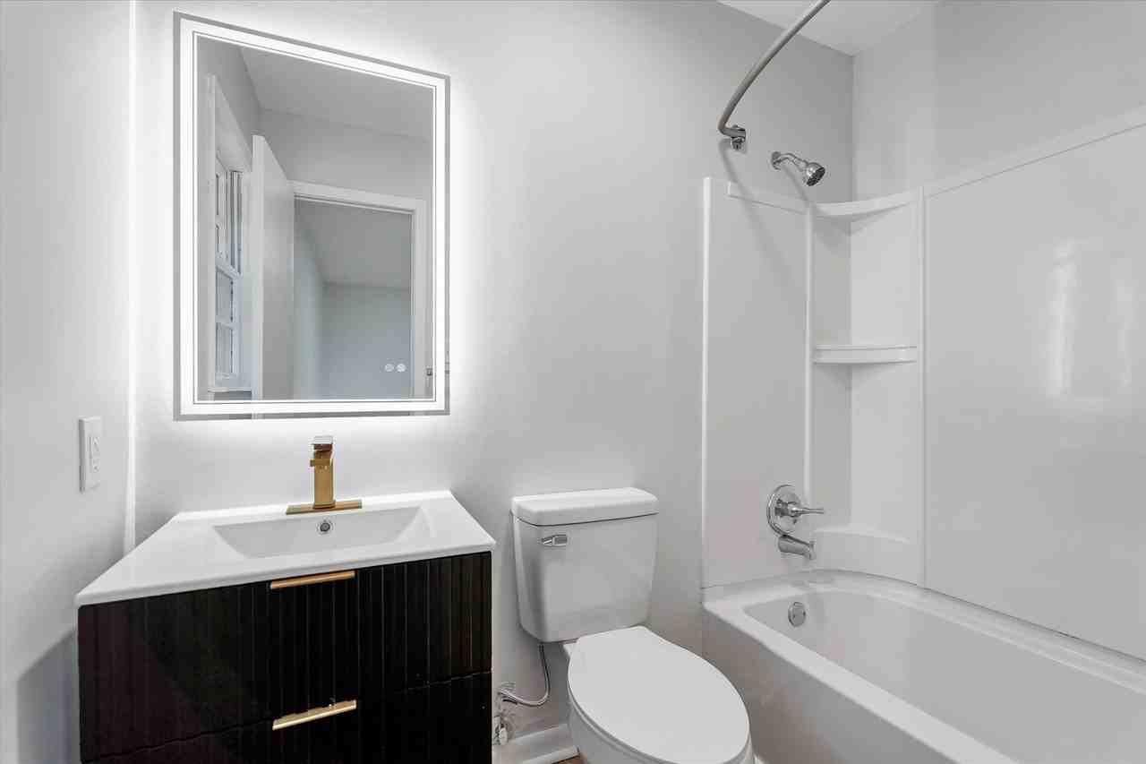 1803 Deerwood Dr - Photo 7 of 15