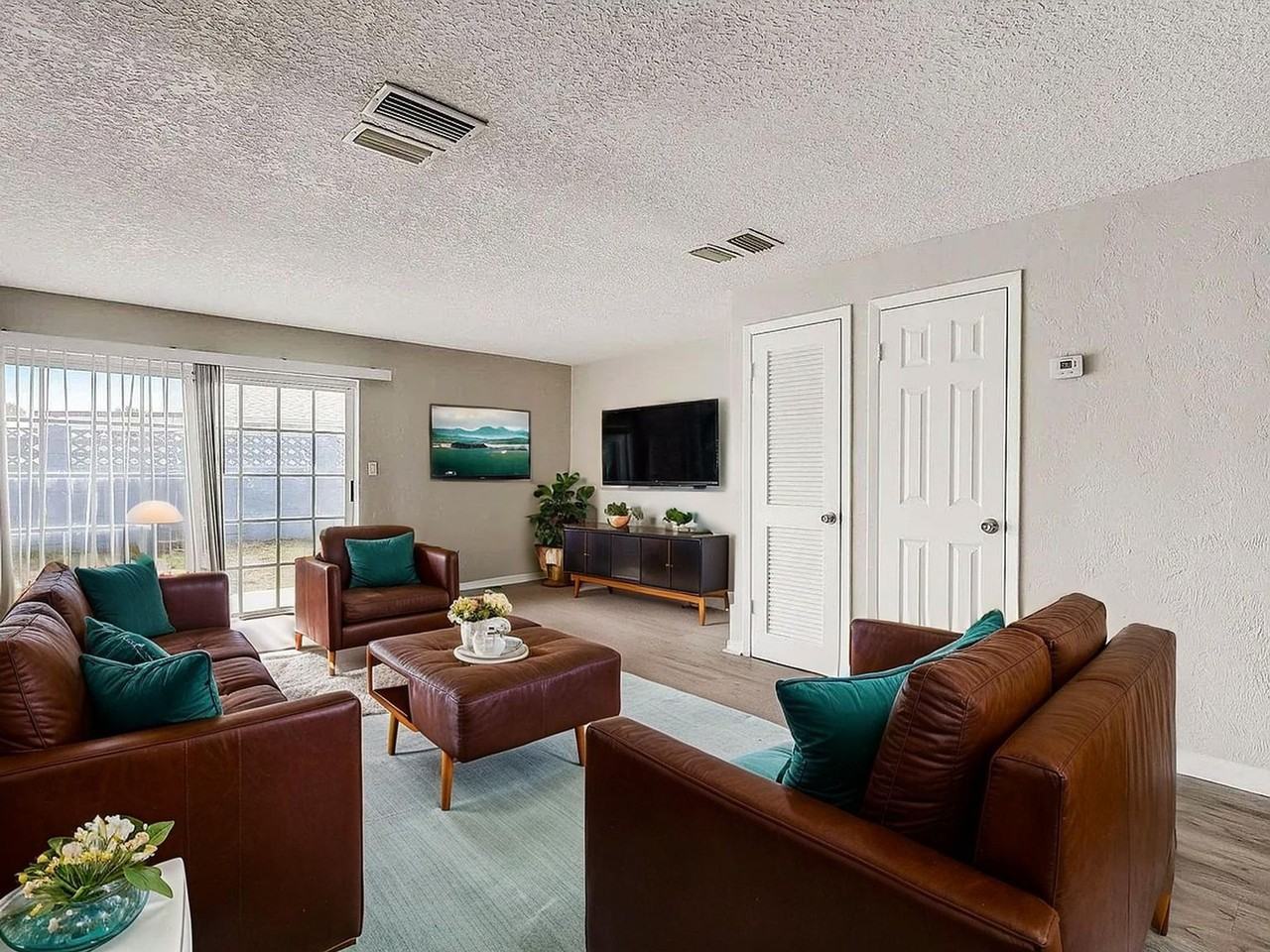 Sea Spray Apartments - Photo 2 of 16