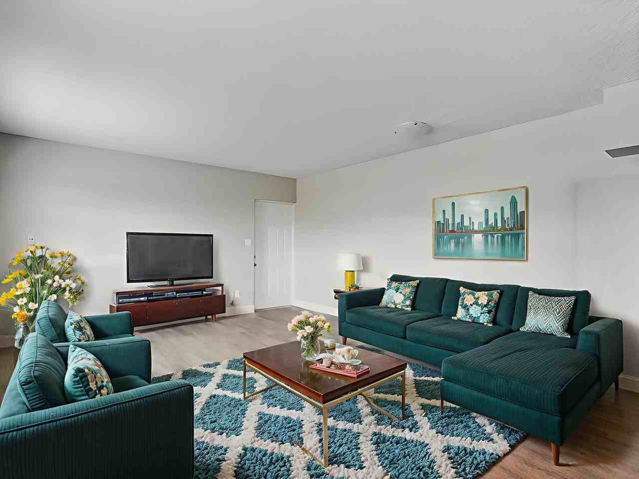 Sea Spray Apartments - Photo 7 of 16