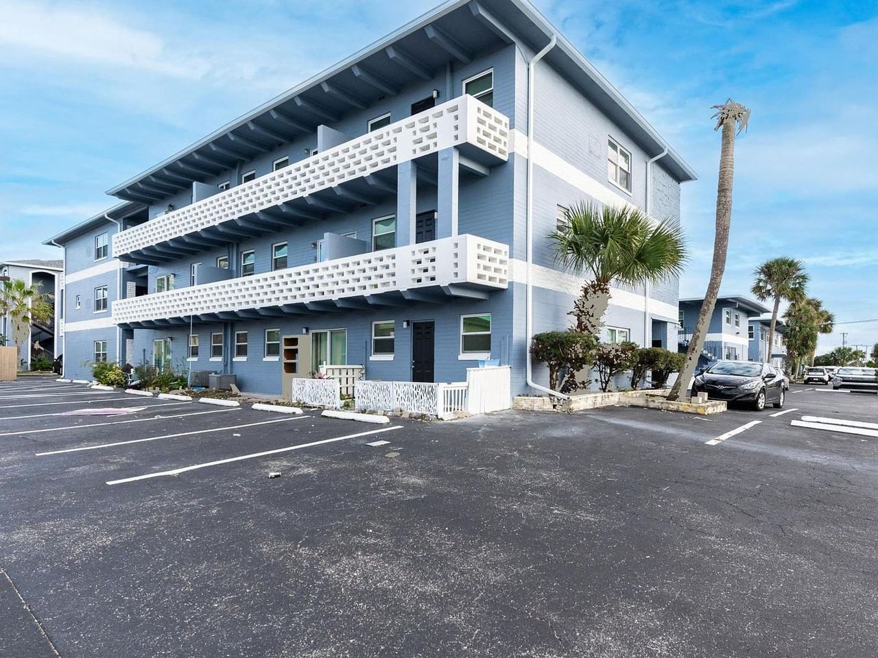 The Sea Glass Apartments - Photo 6 of 13