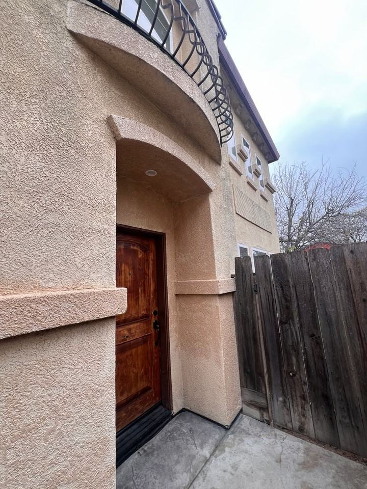 1950 Green Sands Ave - Photo 2 of 20