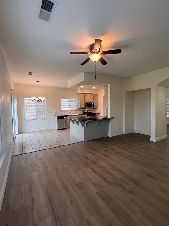 1950 Green Sands Ave - Photo 6 of 20