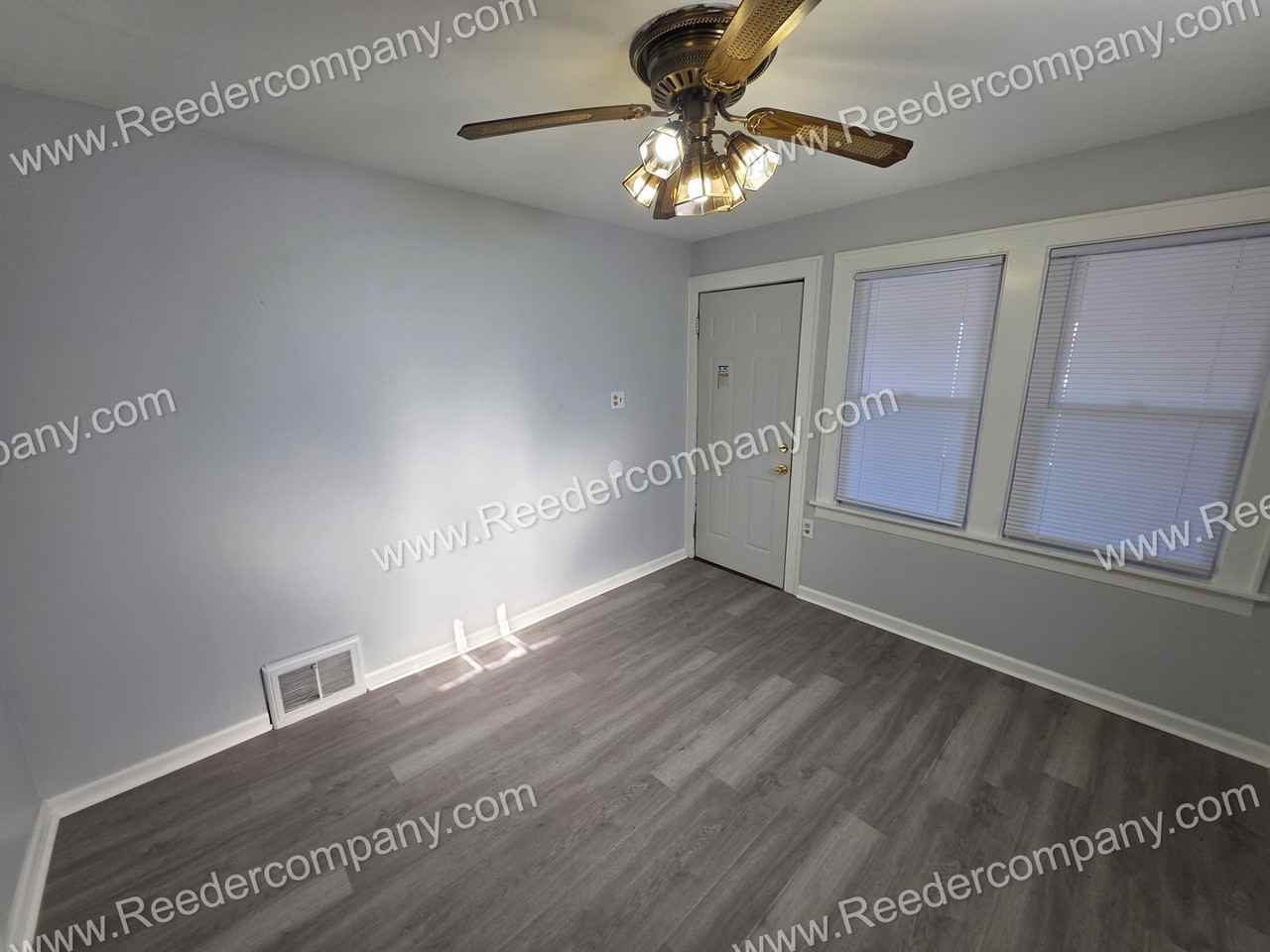 3824 Parrish Ave - Photo 3 of 11