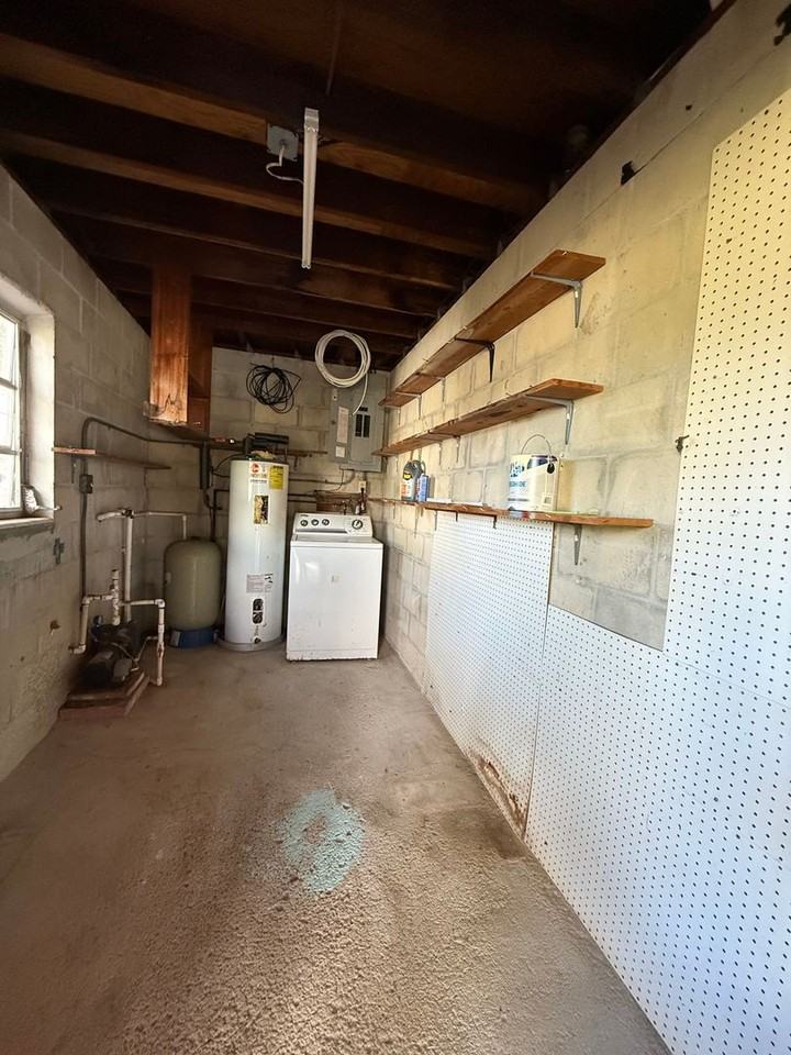 1601 Ne Maureen Ct - Photo 3 of 18