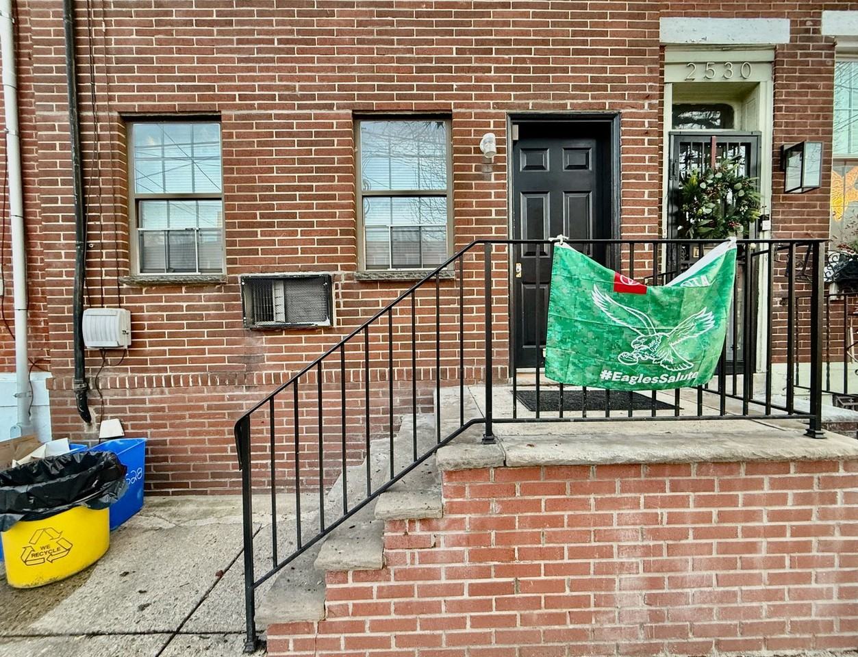 2528 Christian St - Photo 3 of 24