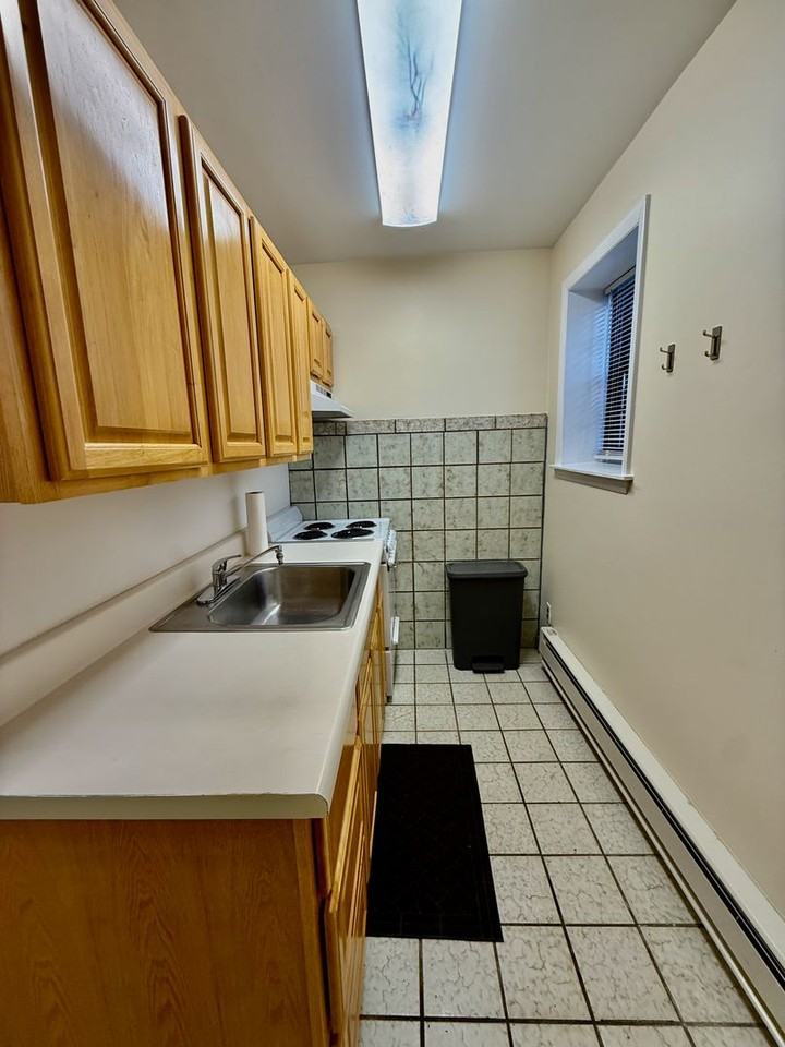 2528 Christian St - Photo 5 of 24