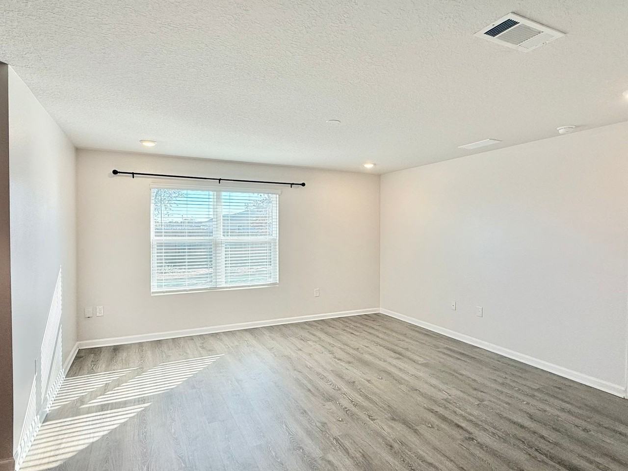 5320 Peach Dr - Photo 2 of 16