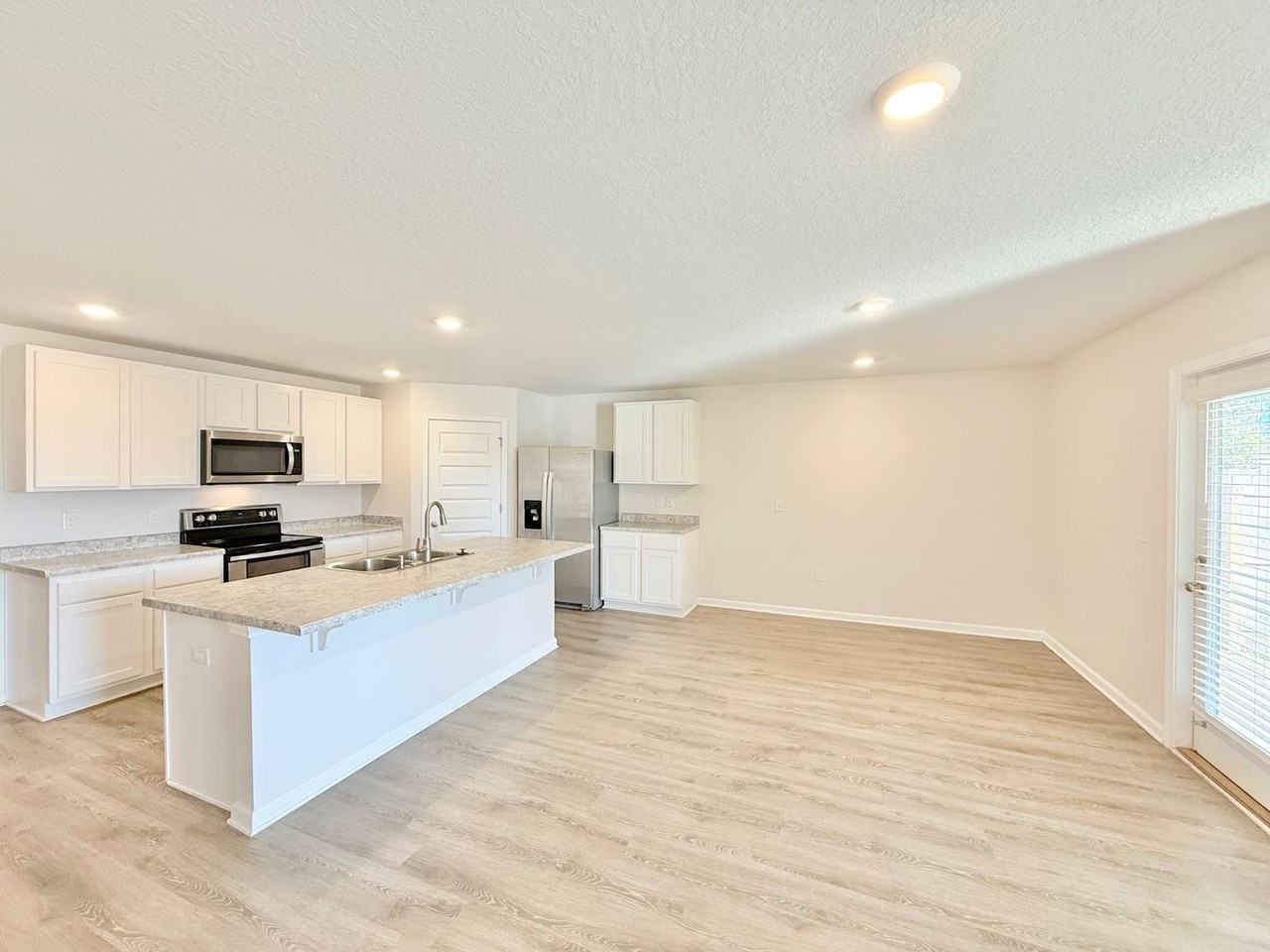 5320 Peach Dr - Photo 4 of 16