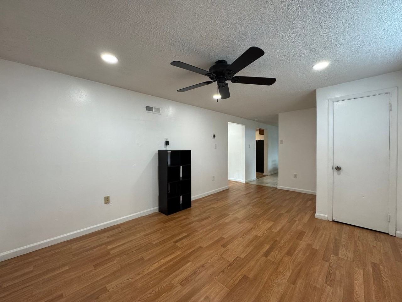 14308 Belleville Ave - Photo 5 of 27