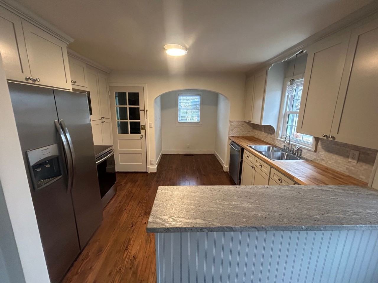 939 Central Dr - Photo 4 of 34