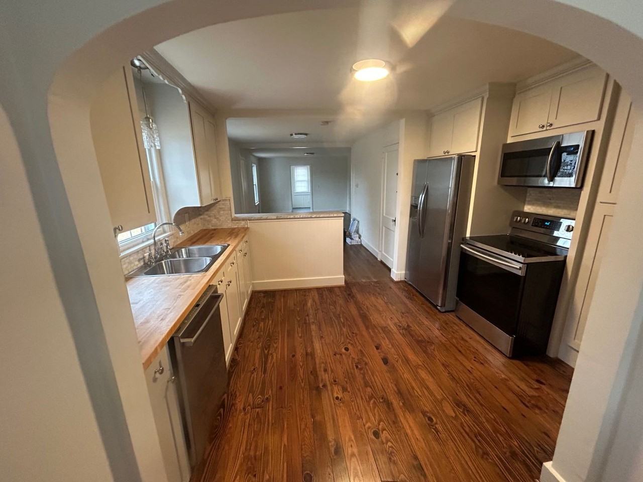 939 Central Dr - Photo 7 of 34