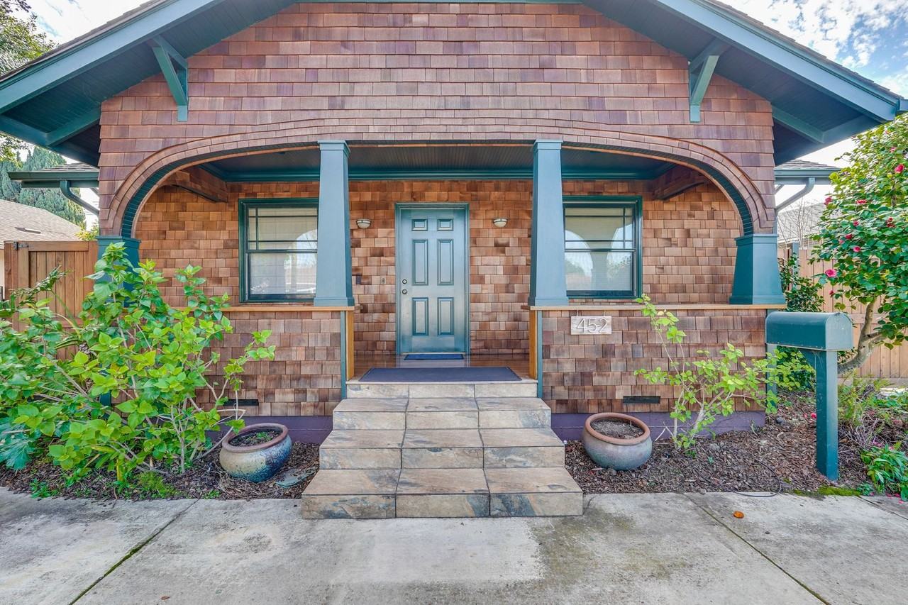 452 Lincoln Ave - Photo 3 of 33