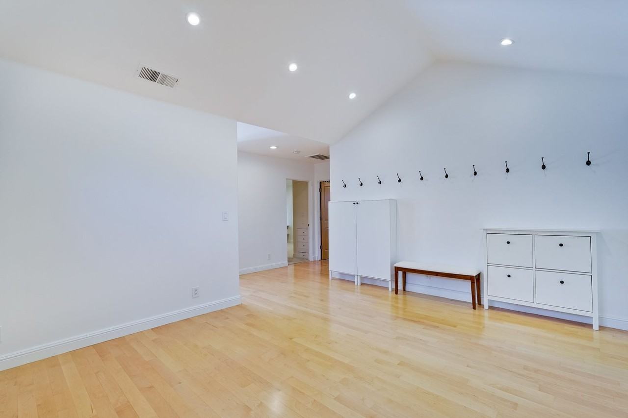 452 Lincoln Ave - Photo 6 of 33