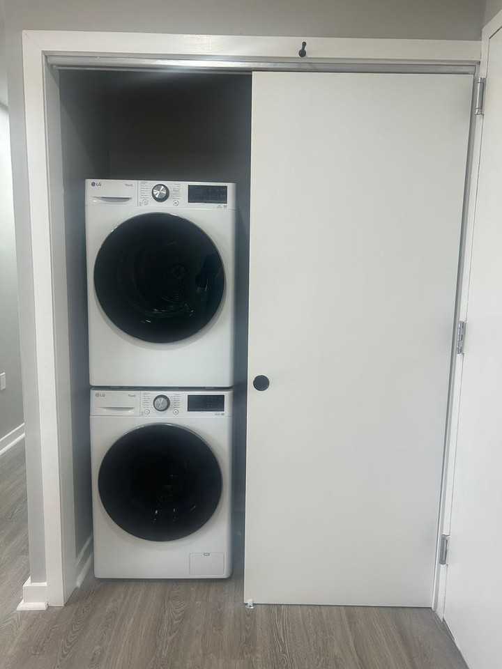 Austin Manor Apartments - Photo 2 of 32