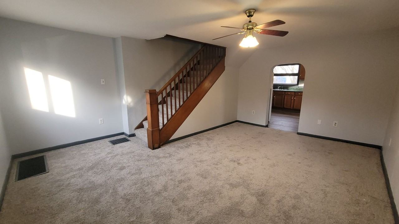 217 Thompson St - Photo 4 of 12