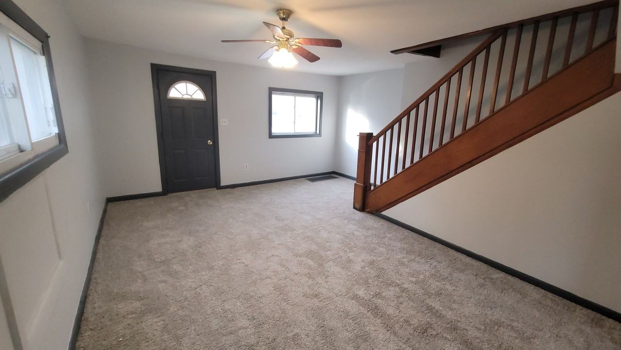 217 Thompson St - Photo 5 of 12