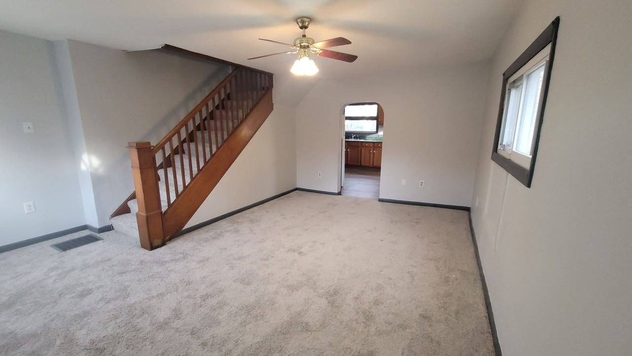 217 Thompson St - Photo 6 of 12