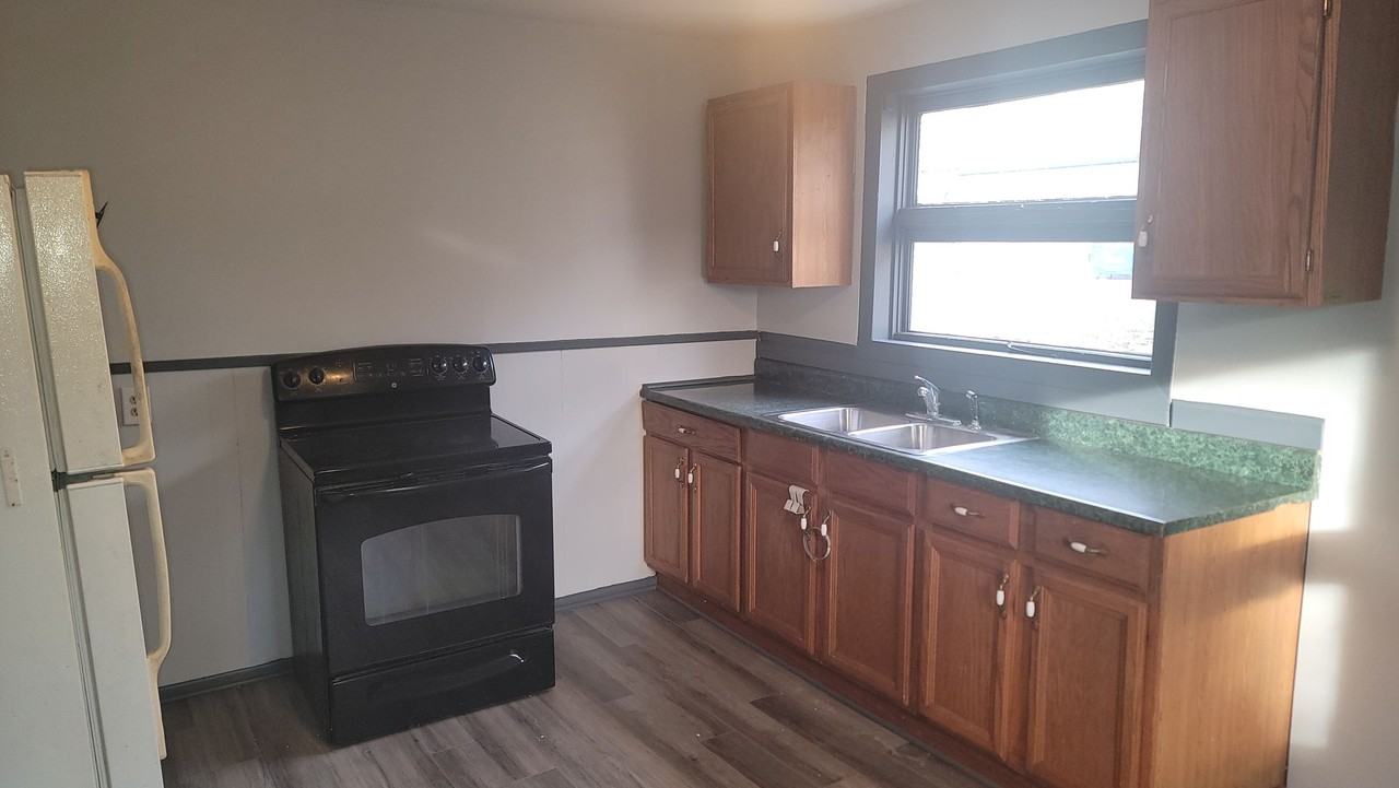 217 Thompson St - Photo 7 of 12