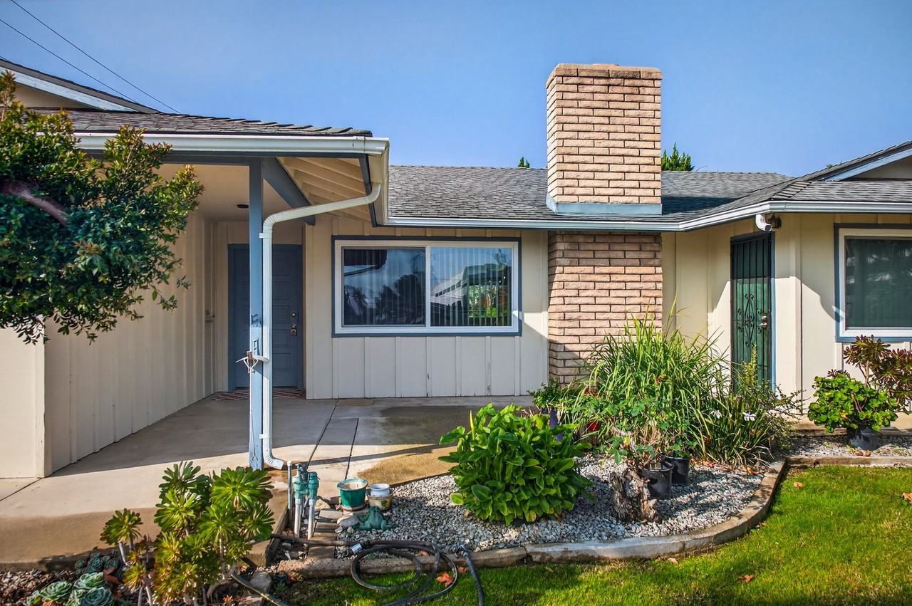 11386 Iris St - Photo 4 of 26