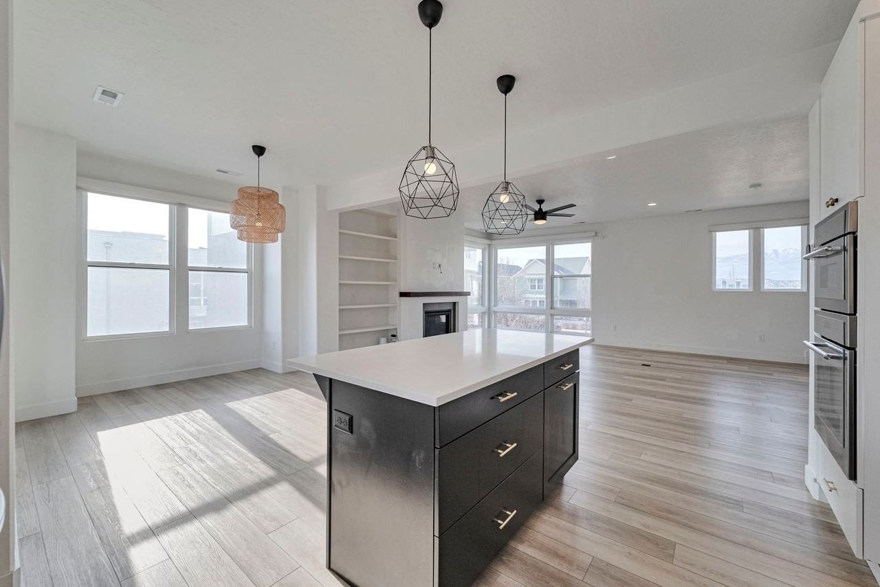 11591 S Alexandria Dr - Photo 5 of 30