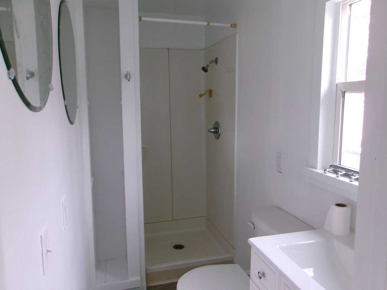 113 1/2 S C St - Photo 2 of 5