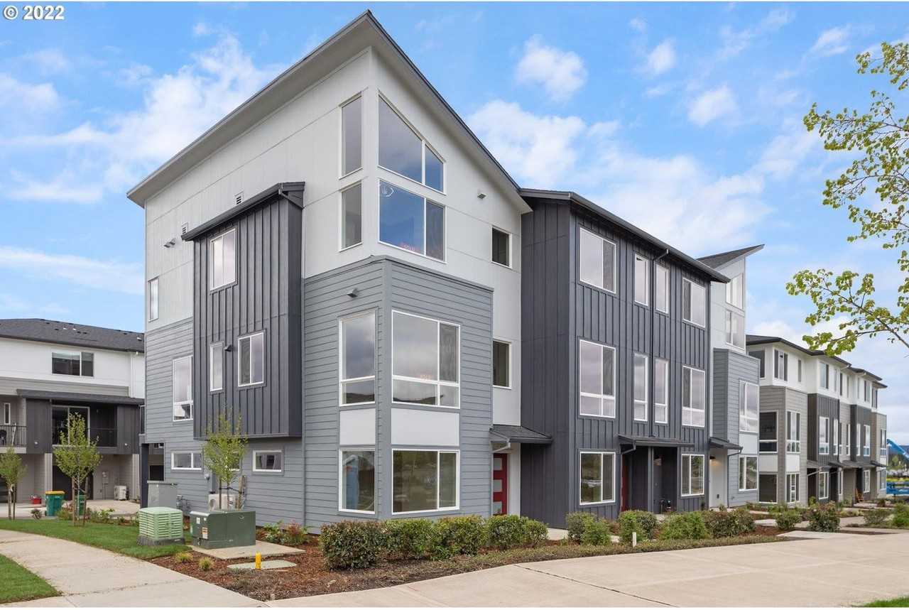 17200 Sw Goldcrest Ln - Photo 2 of 45