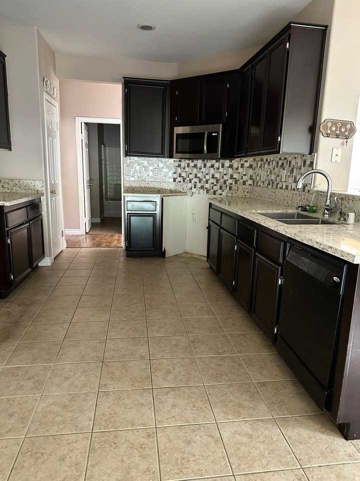 15323 Avenida Fiesta - Photo 4 of 16