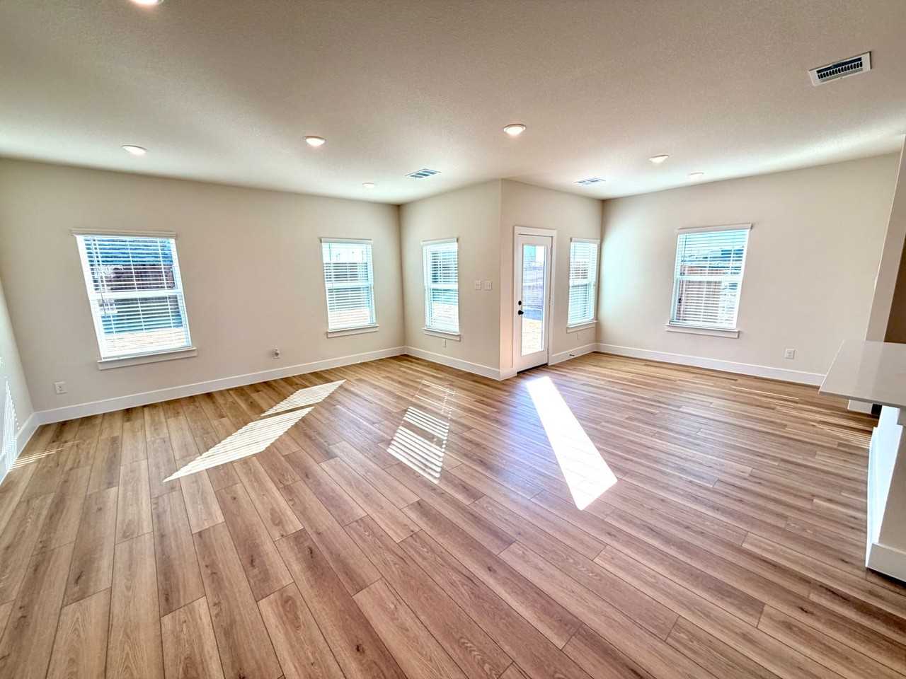 2900 Woodbrook Dr - Photo 6 of 18