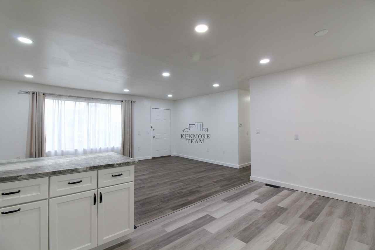 608 Torbett St - Photo 3 of 15