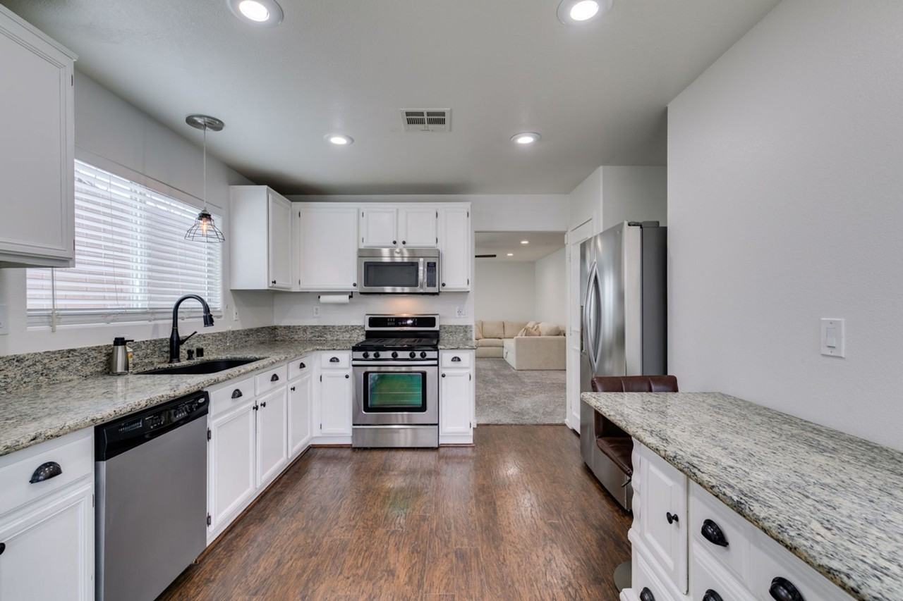 6341 W Haleh Ave - Photo 3 of 39