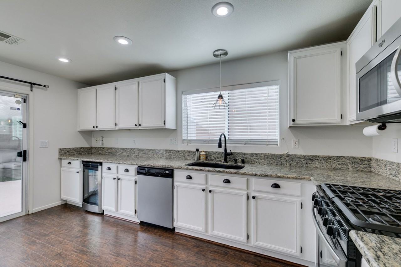 6341 W Haleh Ave - Photo 2 of 39